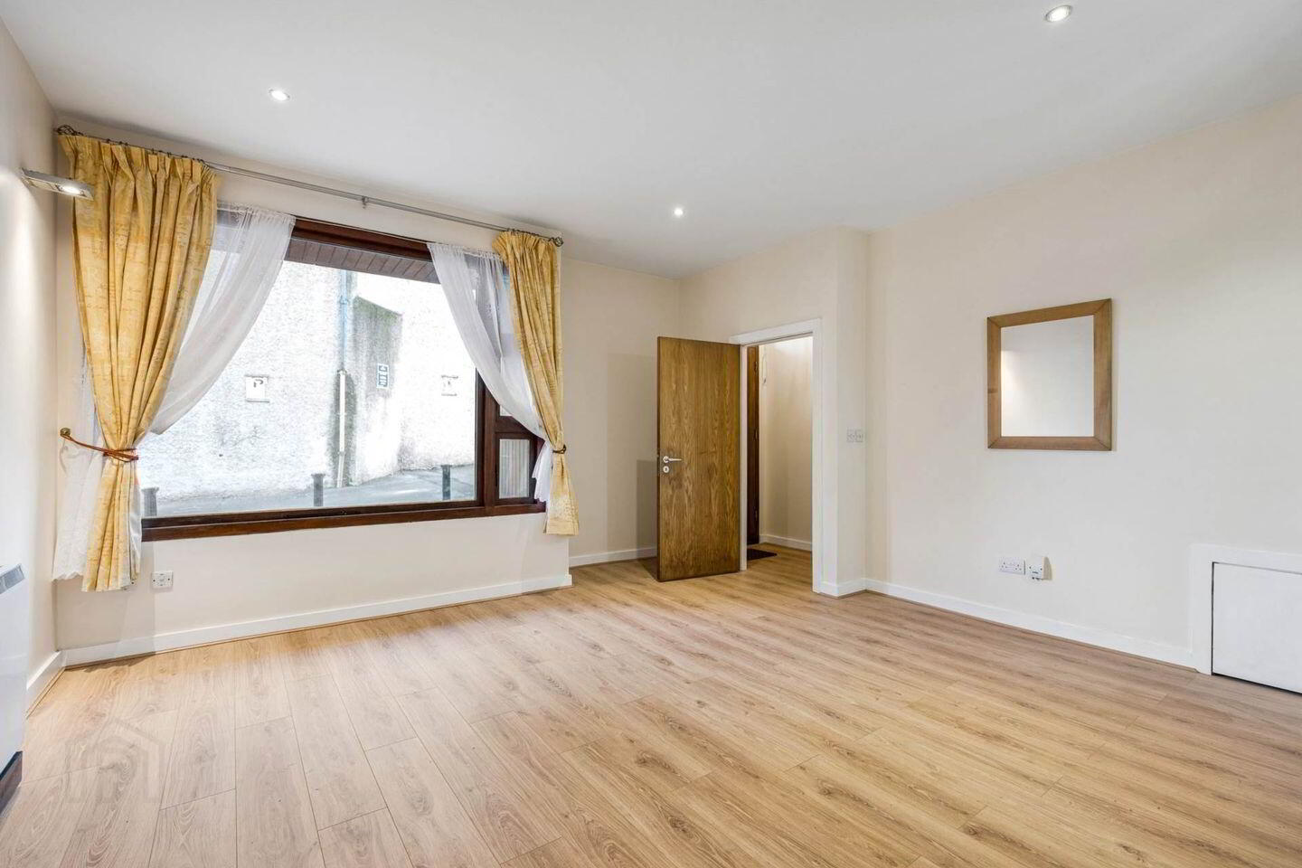 4 Henrietta Hall, 43-45 Bolton Street 2 of 22