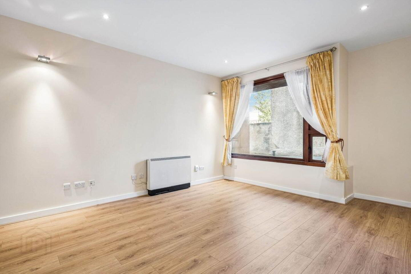 4 Henrietta Hall, 43-45 Bolton Street 3 of 22