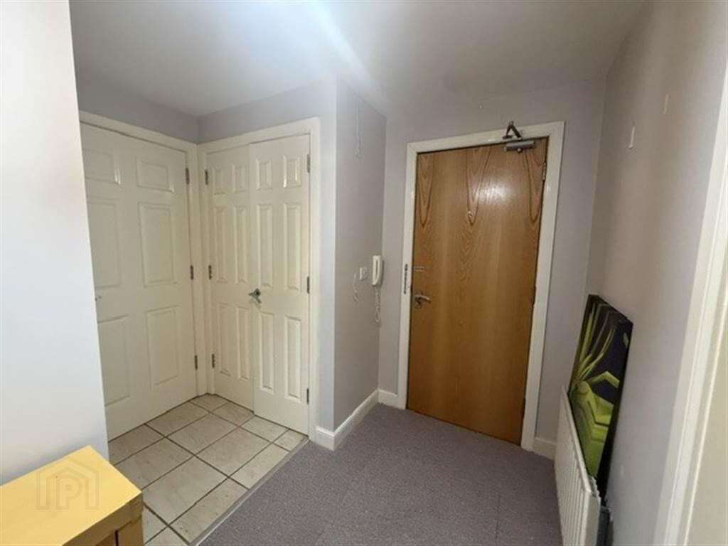 Apt 4, 152 Malone Avenue 3 of 11