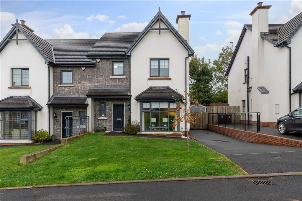 17 Bracken Hill Square 1 of 41
