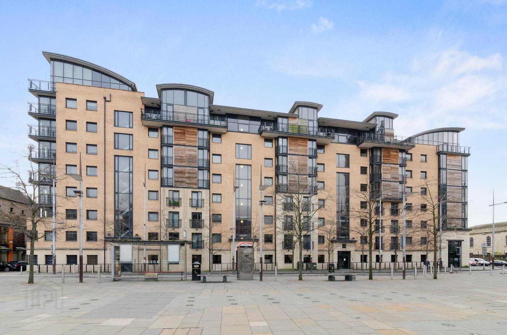 16 Queens Square, 17 Queens Square 2 of 12