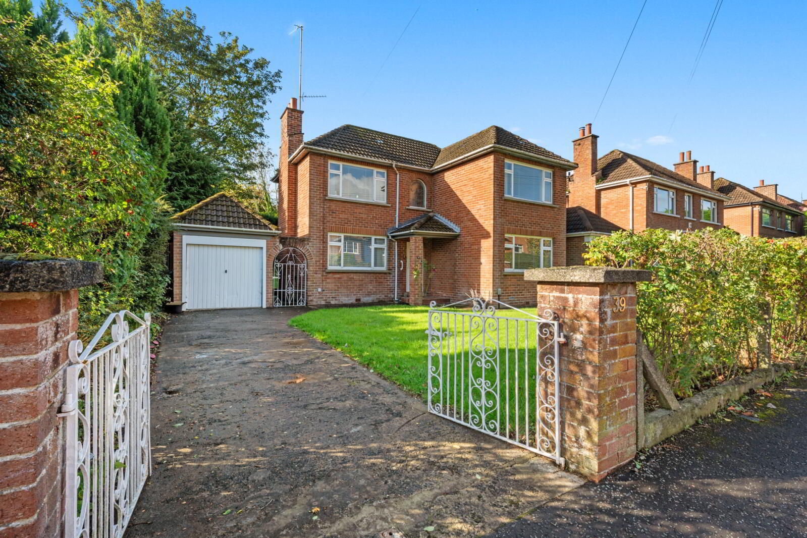 39 Bladon Drive 1 of 21