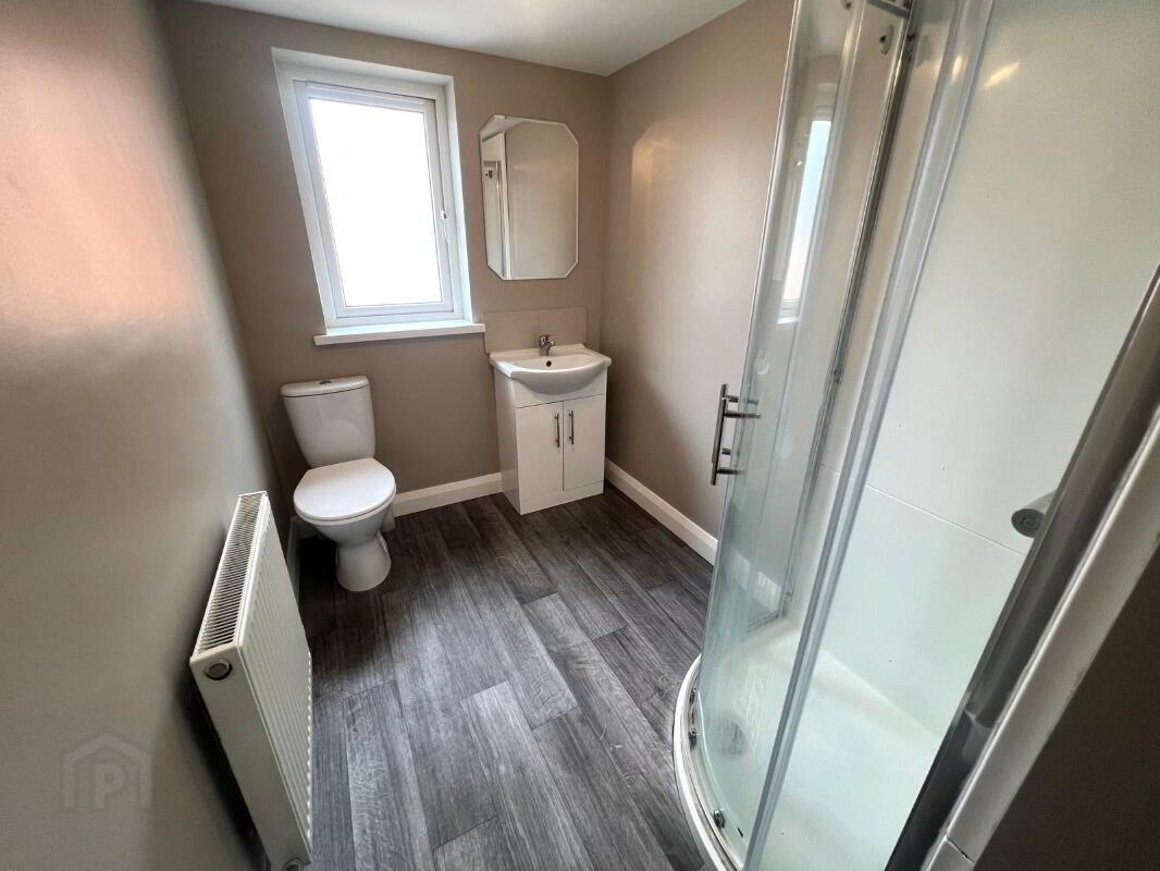 Apt 3, 73 Eglantine Avenue 9 of 9