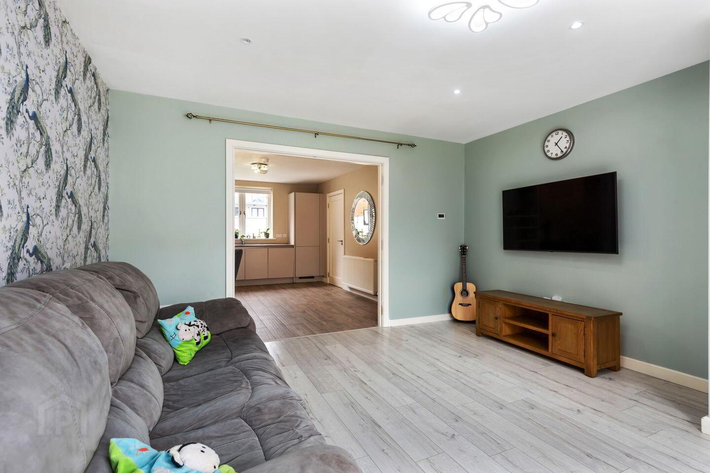 1 St. Helen's Court 3 of 16