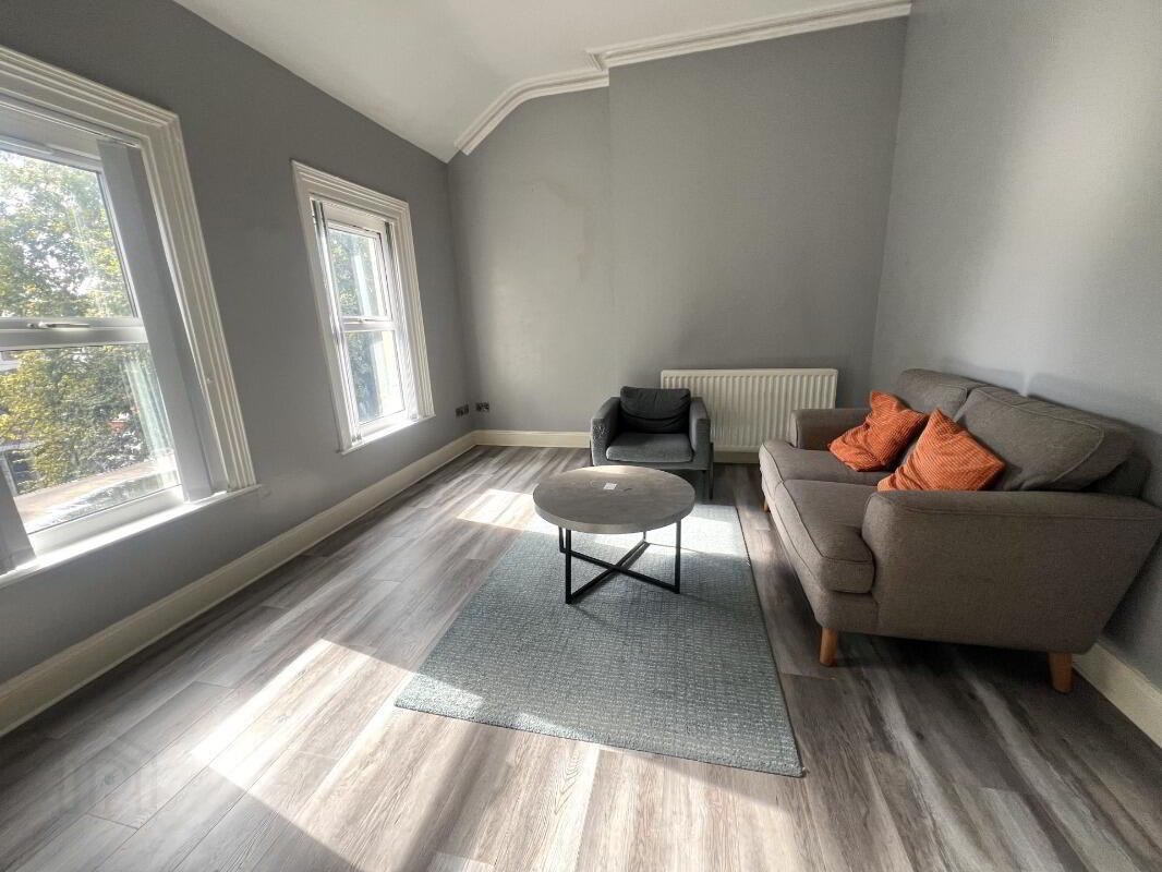Apt 5, 29 Wellington Park 2 of 6