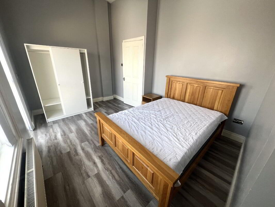 Apt 5, 29 Wellington Park 5 of 6