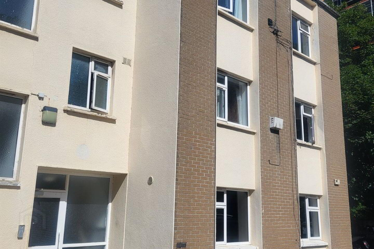 Apartment 17 Mobhi Court 1 of 1