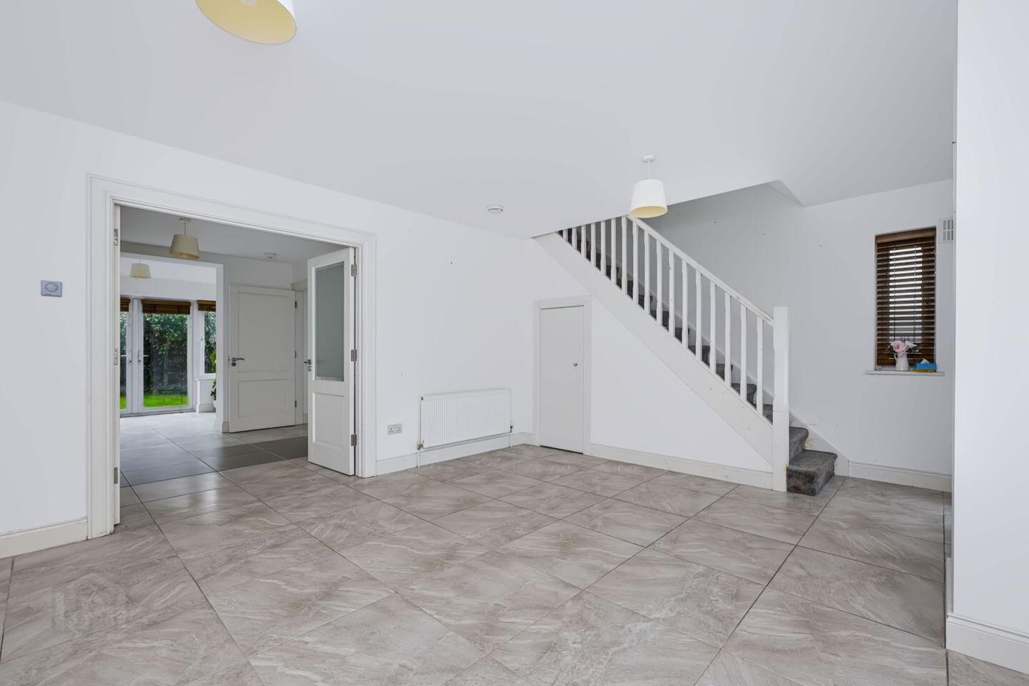 33 Hampton Garden Avenue 3 of 24