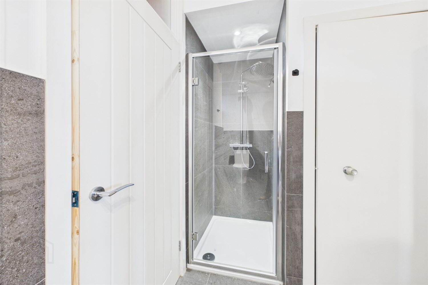 Apt 1 Pier House, 1 Seafront Road 7 of 8