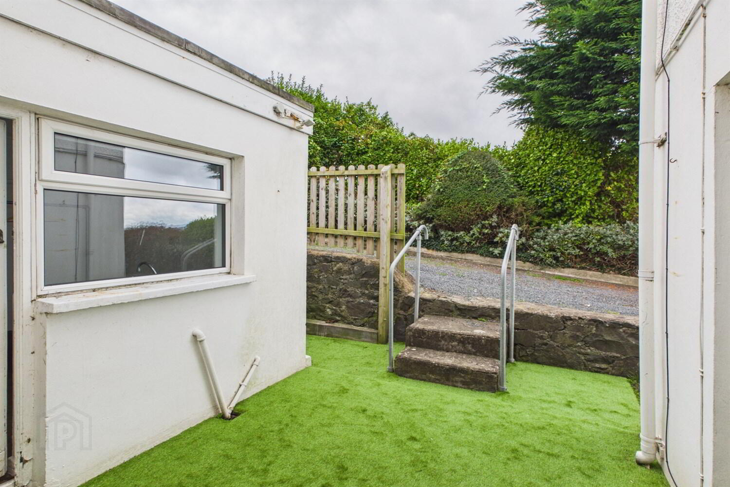 Apt 1 Pier House, 1 Seafront Road 8 of 8