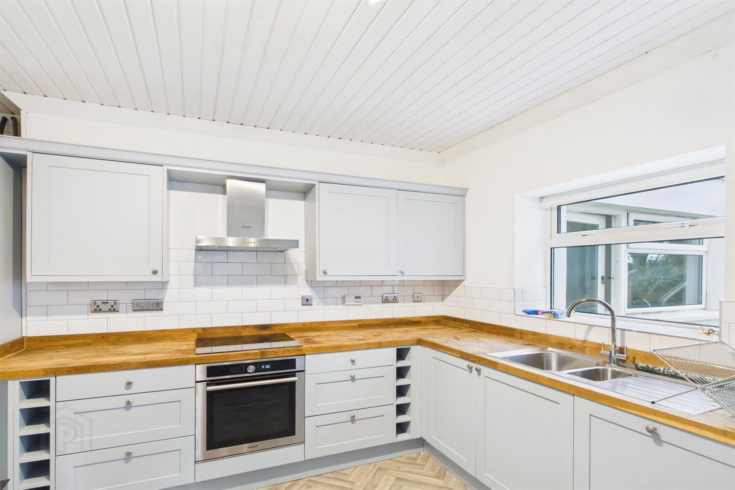 Apt 1 Pier House, 1 Seafront Road 3 of 8