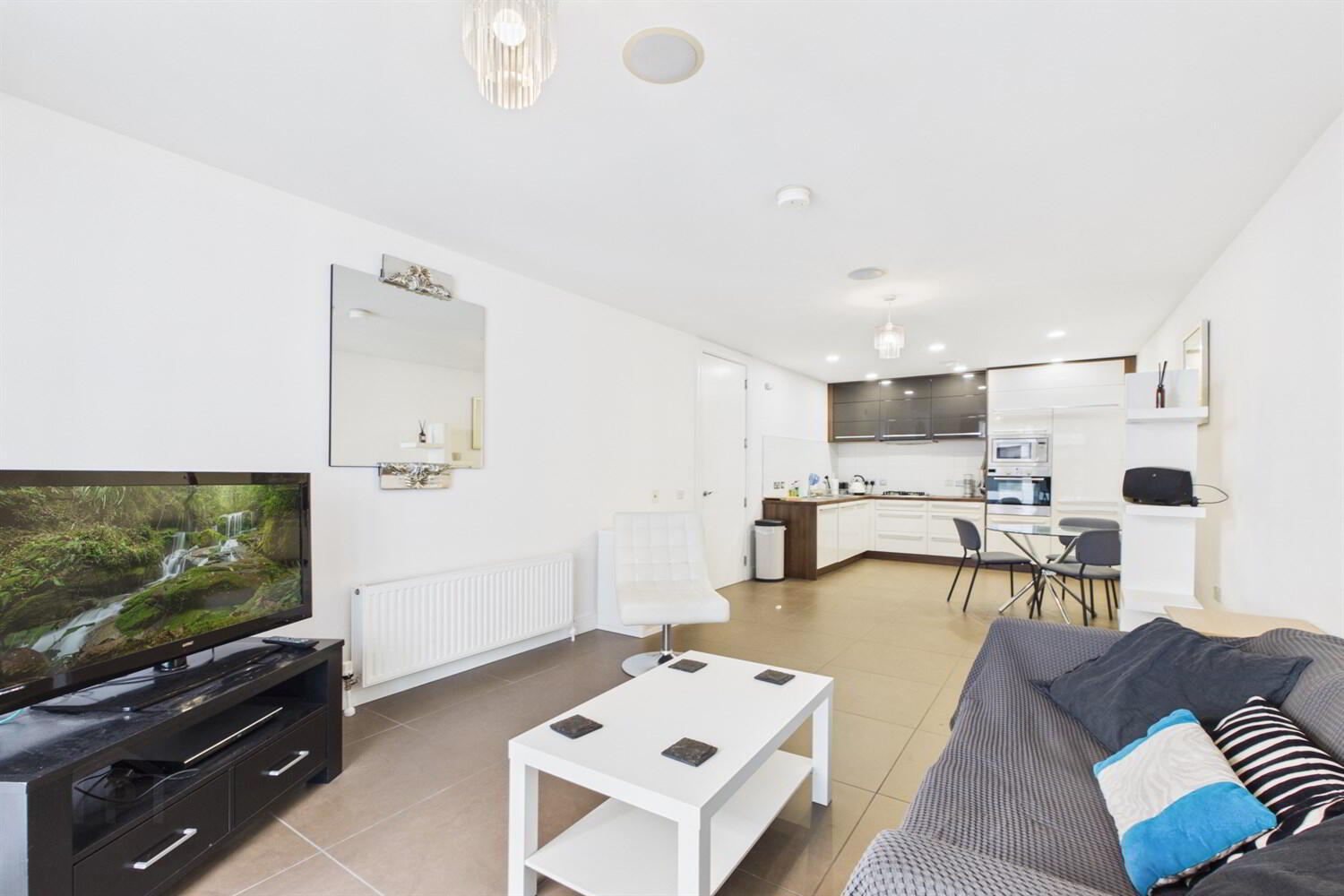 Apartment 10.20 The Arc 2J Queens Road 2 of 17