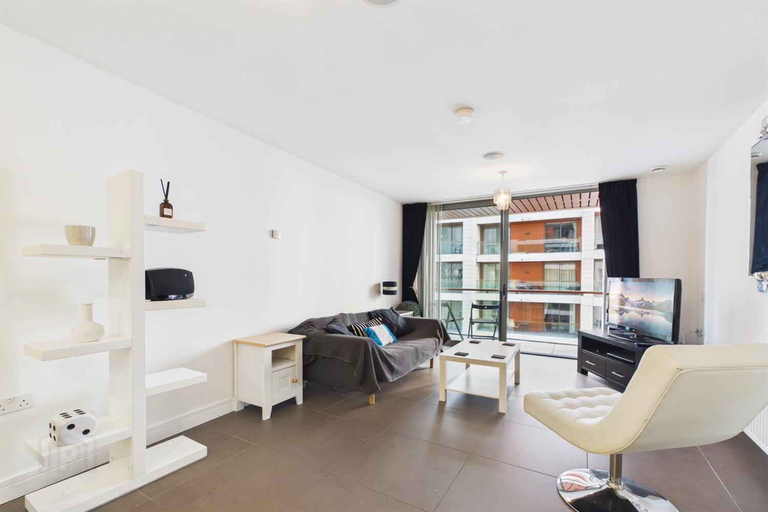 Apartment 10.20 The Arc 2J Queens Road 3 of 17