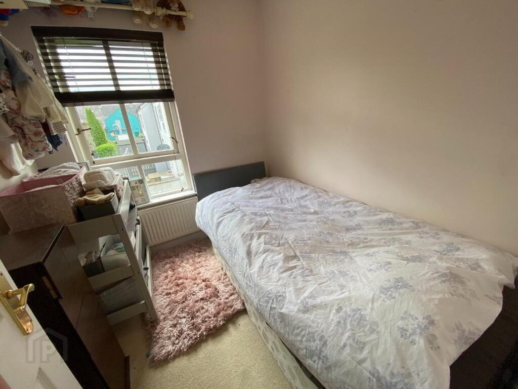 12 Village Court 8 of 9