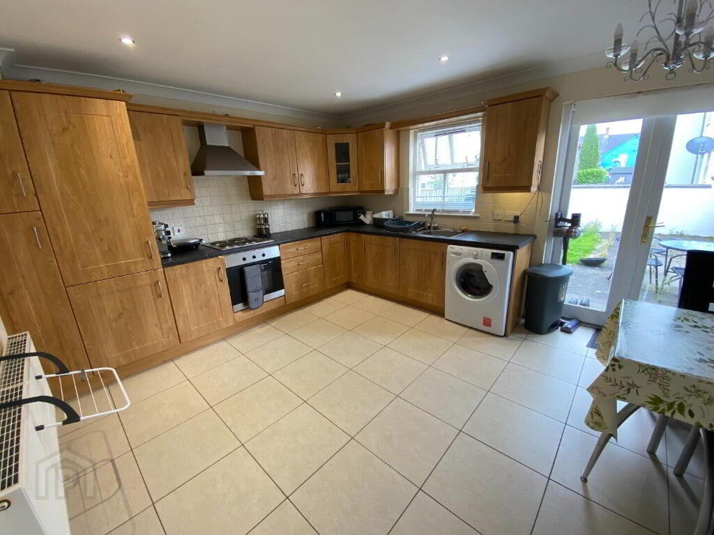 12 Village Court 3 of 9