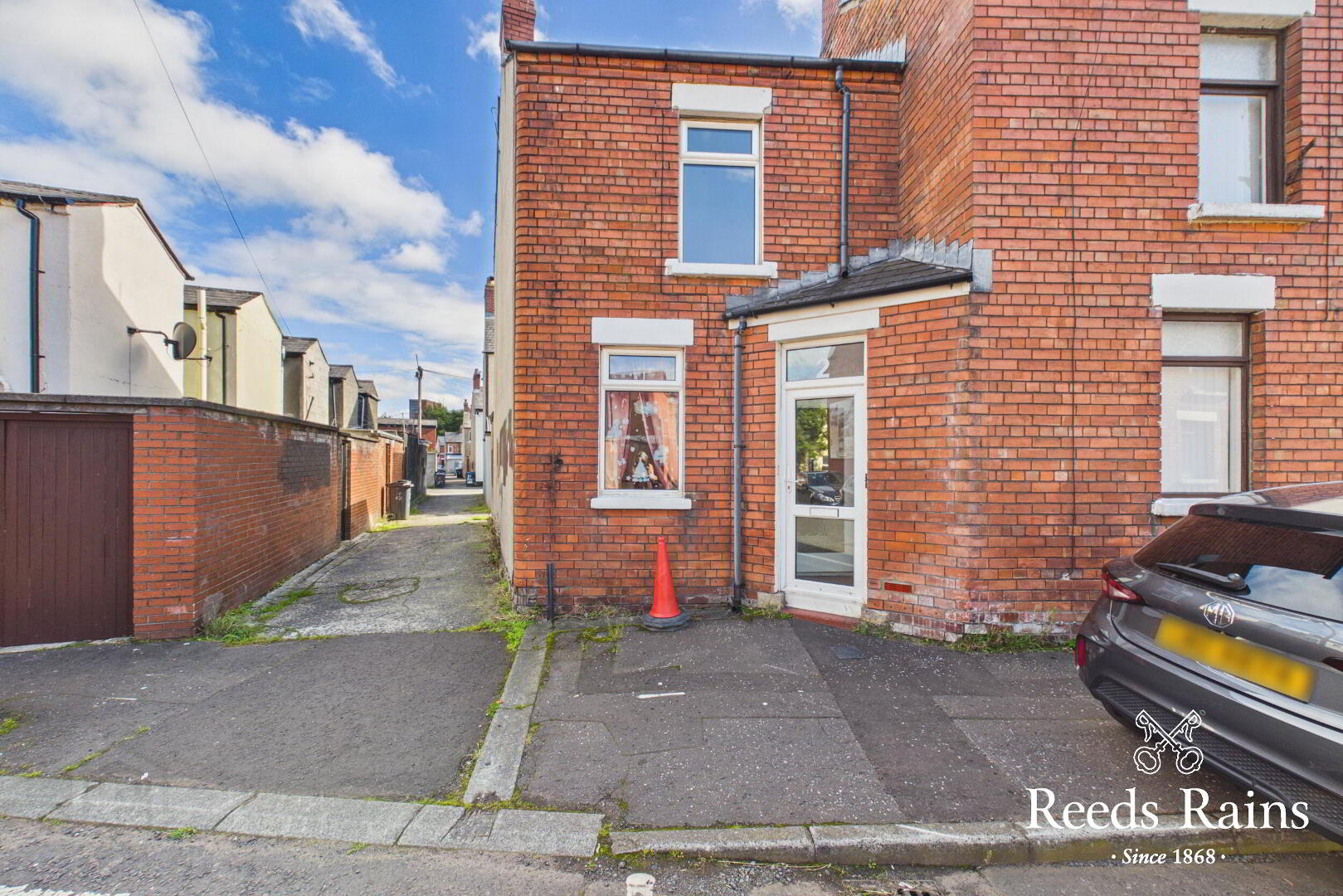 2 Daphne Street 1 of 17