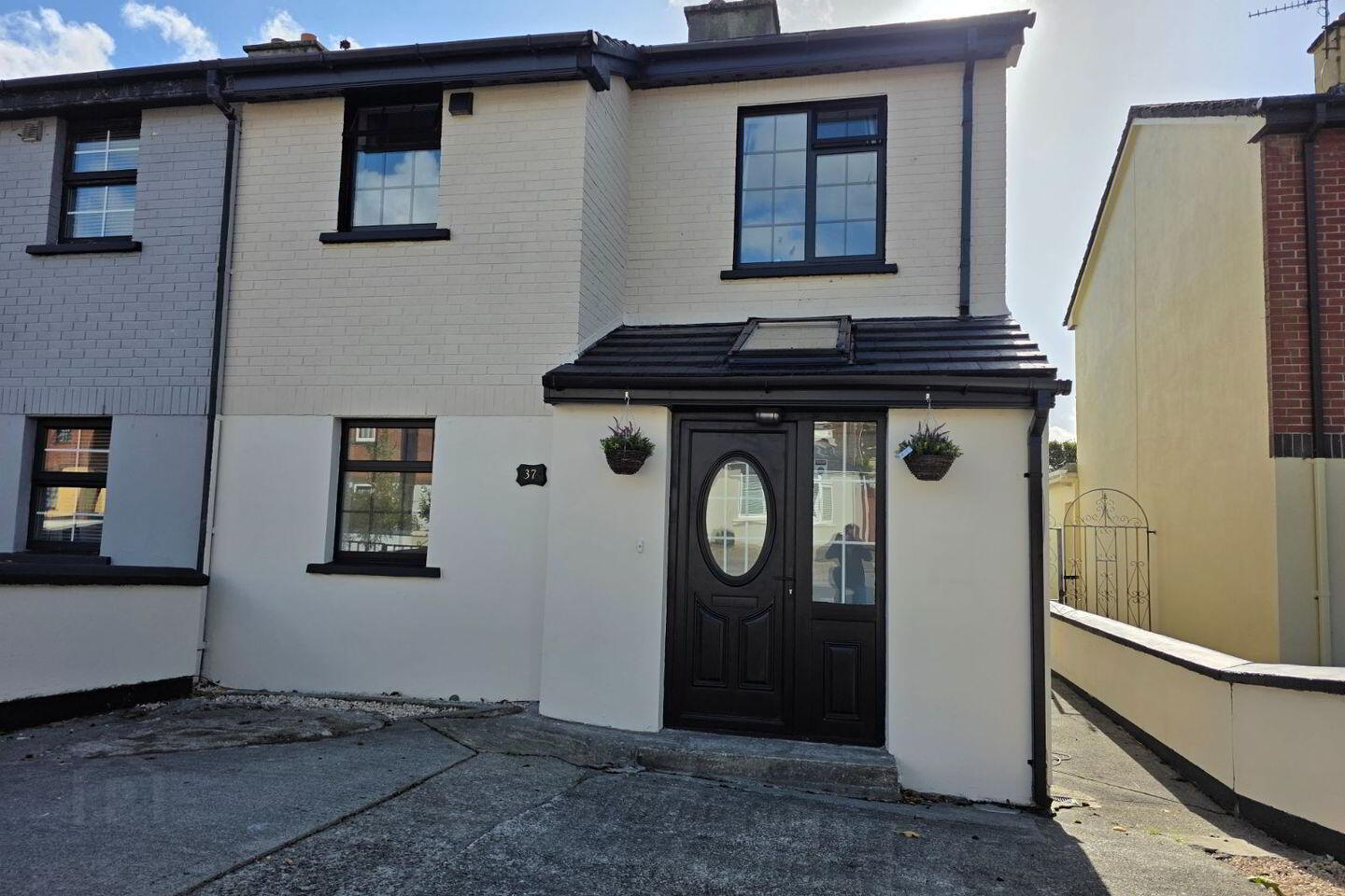 37 Gallowsfield Estate 1 of 26