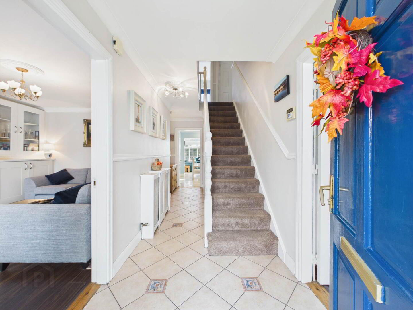 48 Castle Court 2 of 37