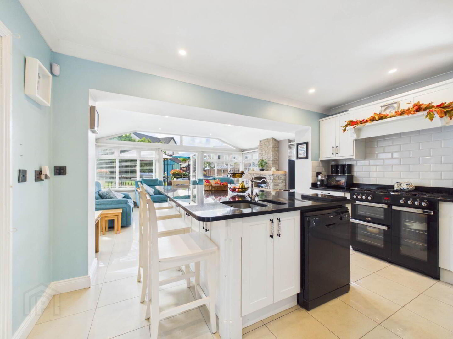 48 Castle Court 3 of 37