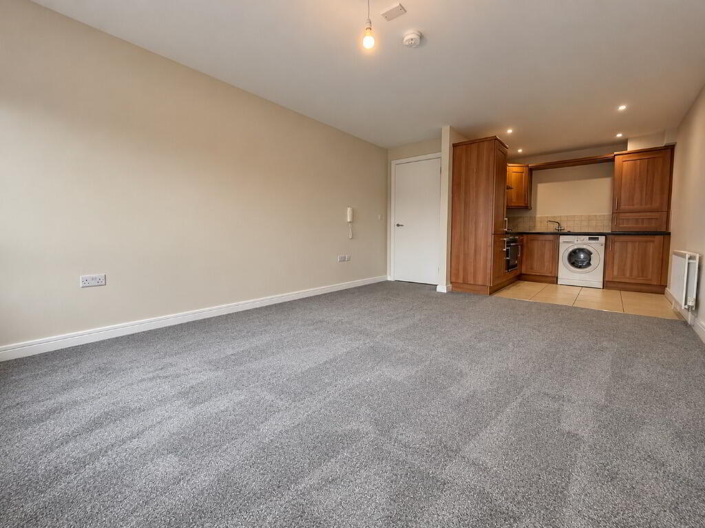 13 Parkview, 145-152 Kingsway 2 of 7