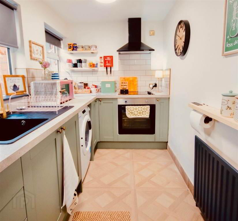13 Farnham Street 2 of 17