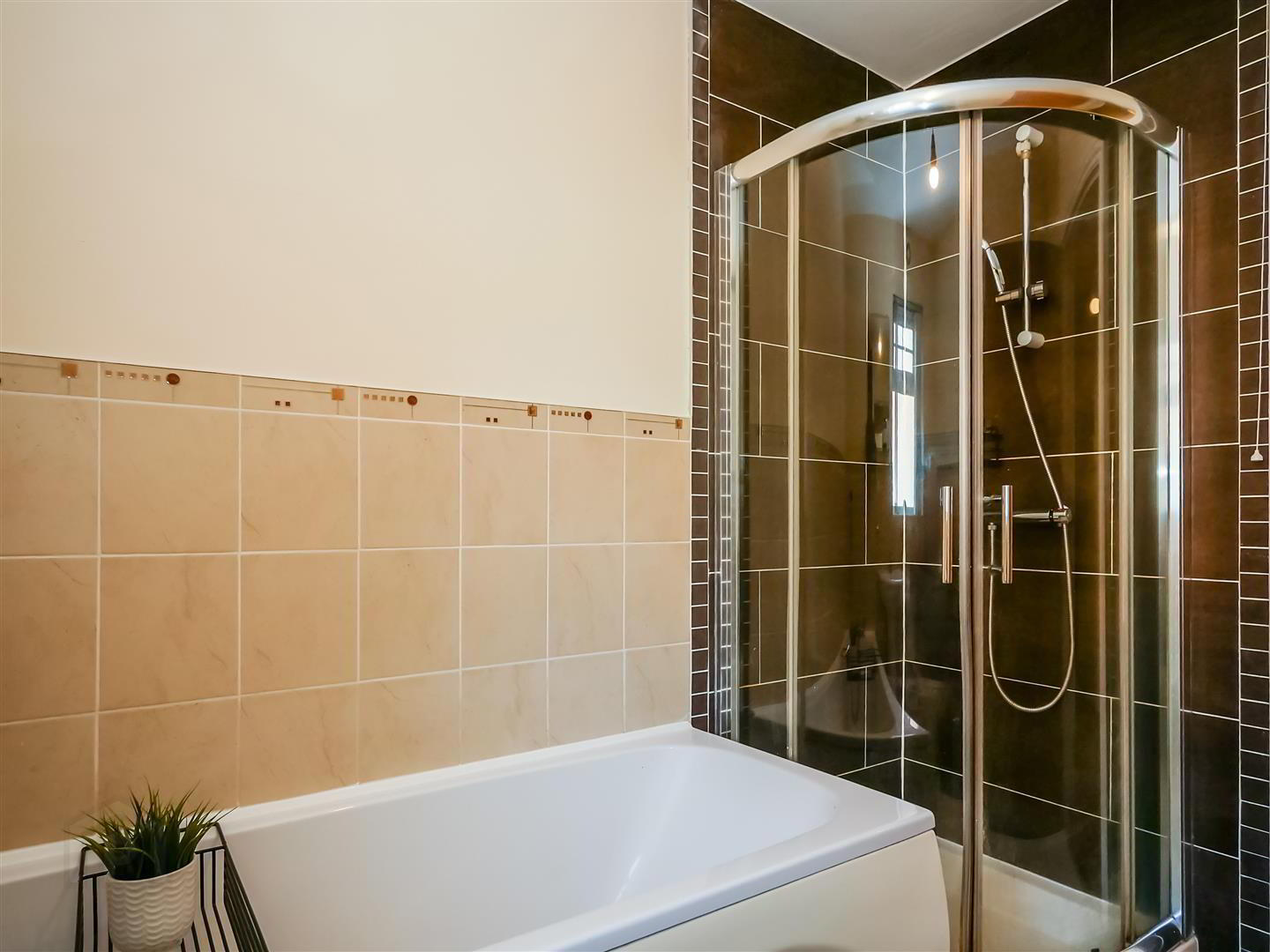Apt 2, Glendale Court 14 of 15