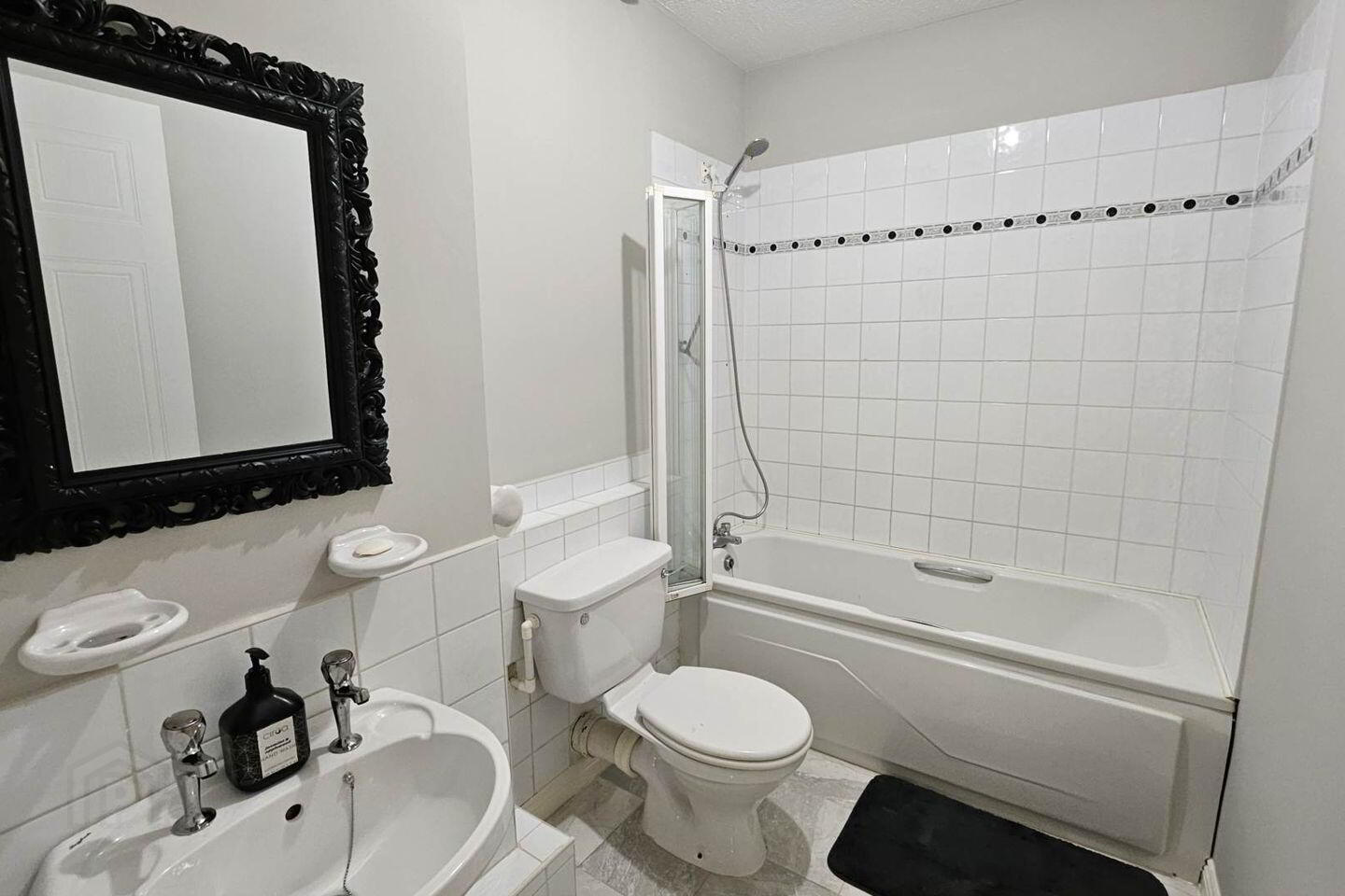 Apartment 156 King`s Court 9 of 10
