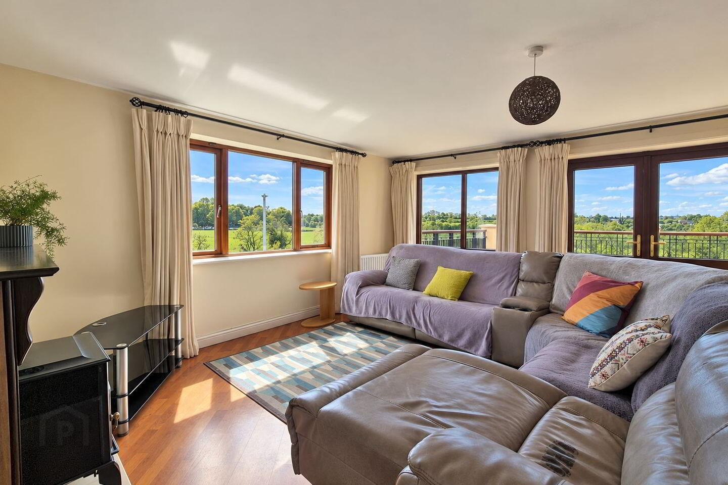 Apartment 6 The Moorings Riverside Manor 3 of 16