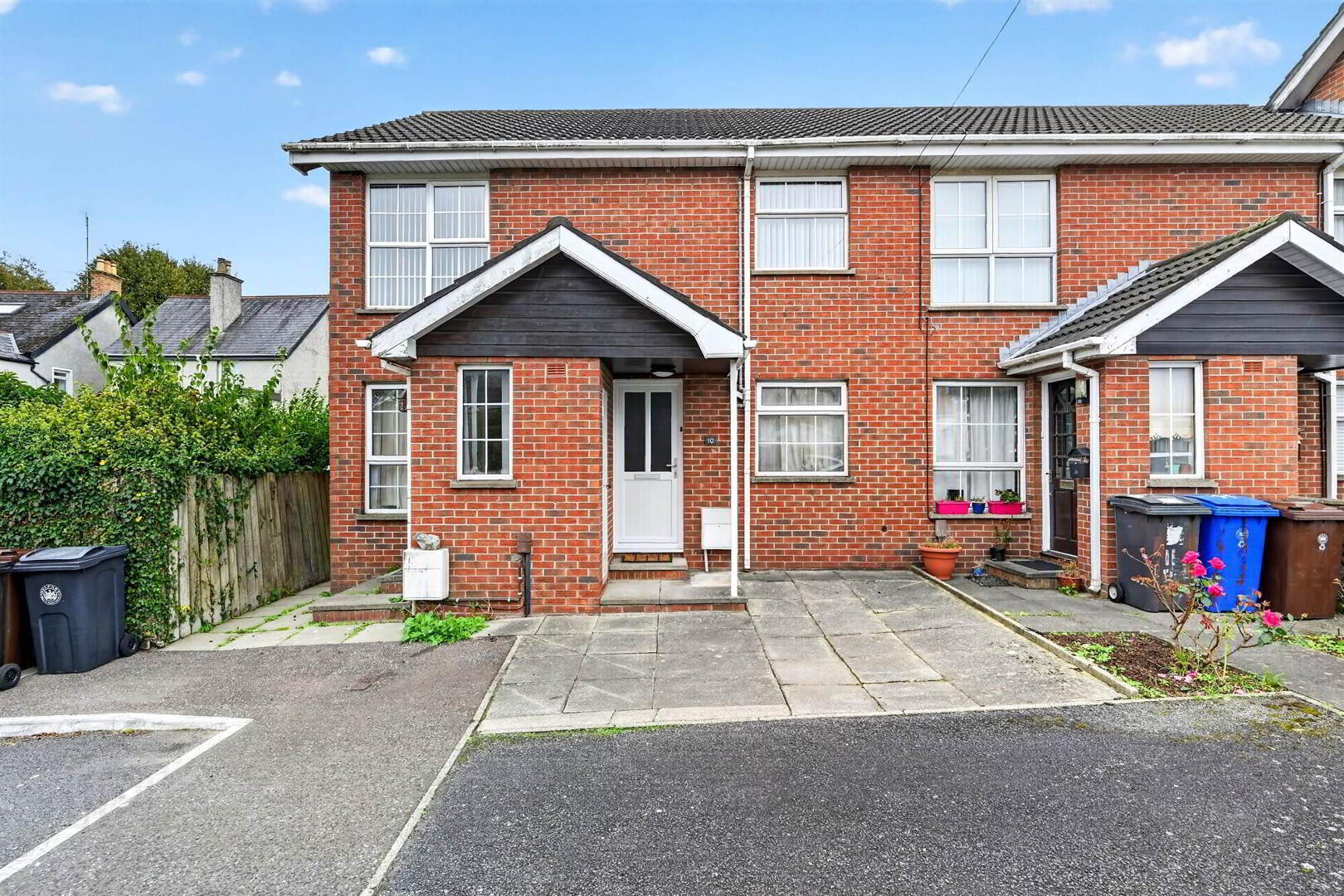 10 Earls Court 2 of 13