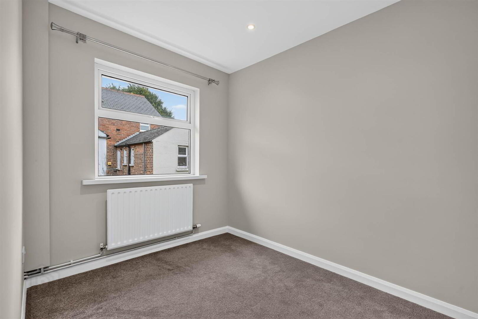 10 Earls Court 12 of 13