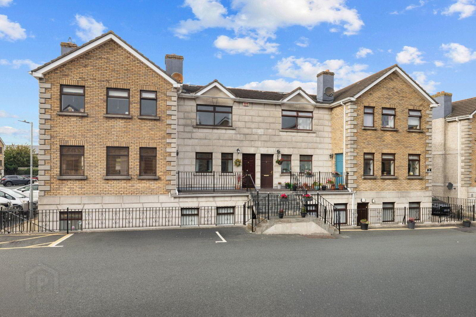 6 Roseville Court 1 of 12