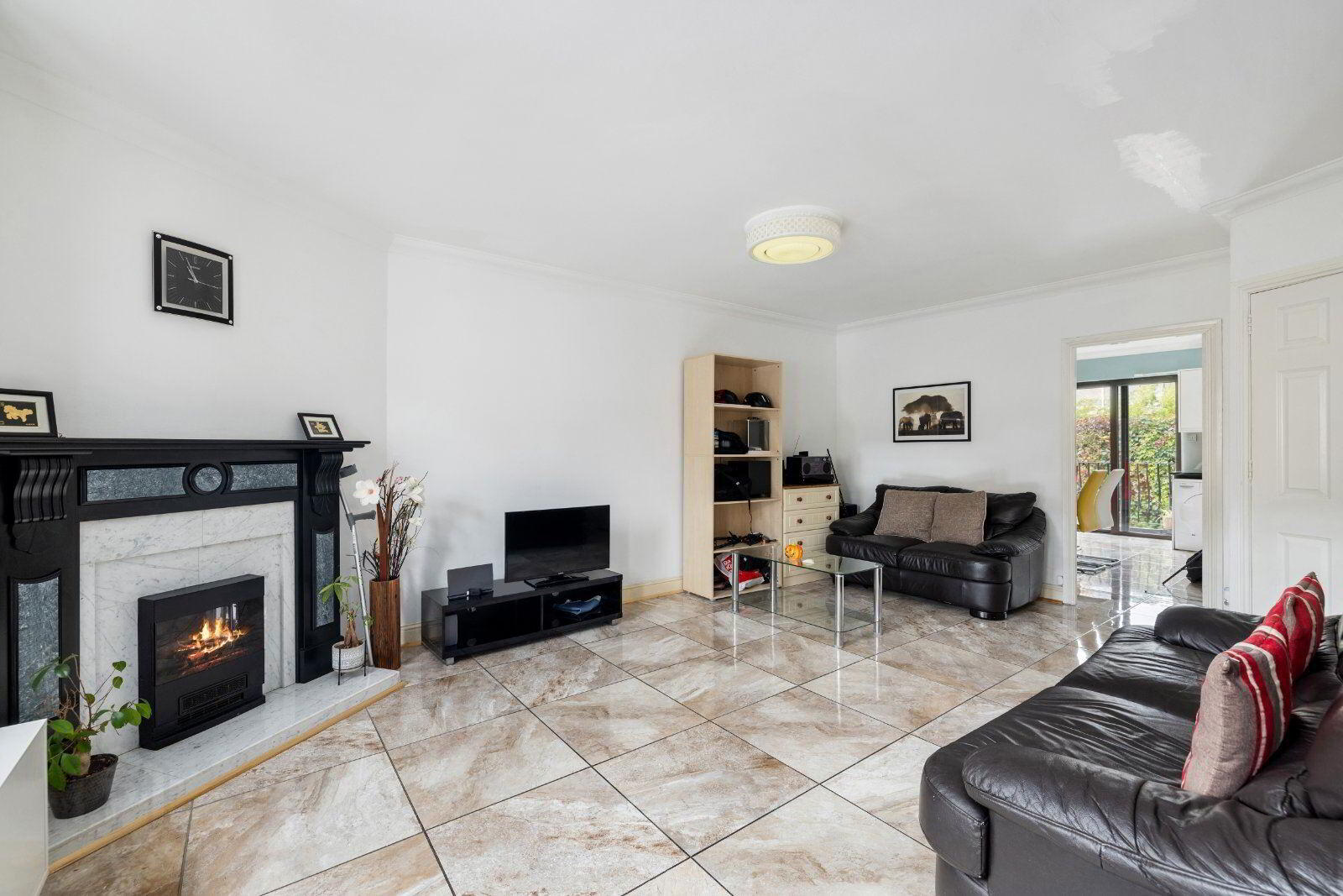 6 Roseville Court 2 of 12