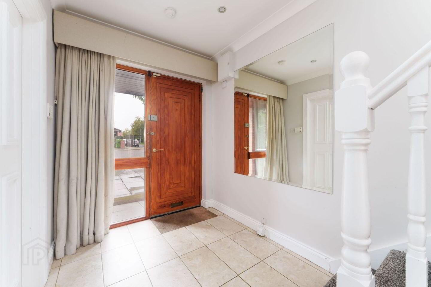 8 Belfield Close 2 of 31