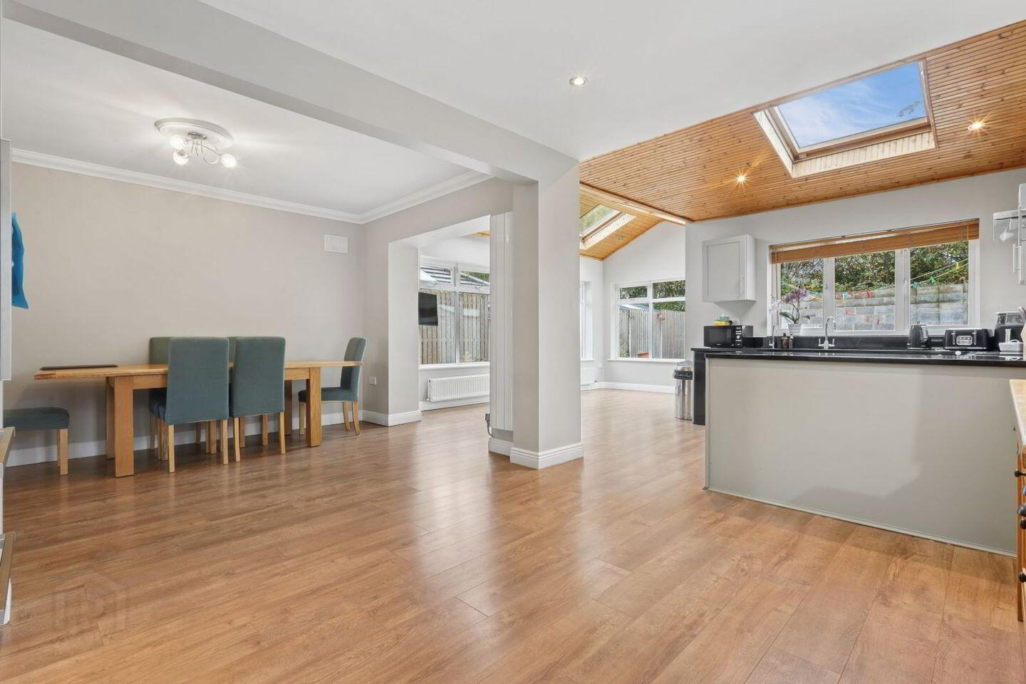 31 The Maples ( Plus LARGE KITCHEN EXTENSION) 2 of 37