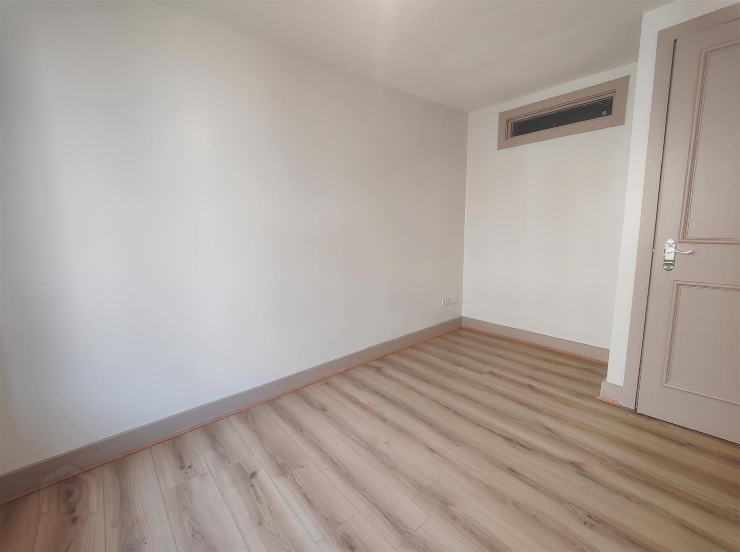 Apt 6, 38 Brookhill Avenue 16 of 17