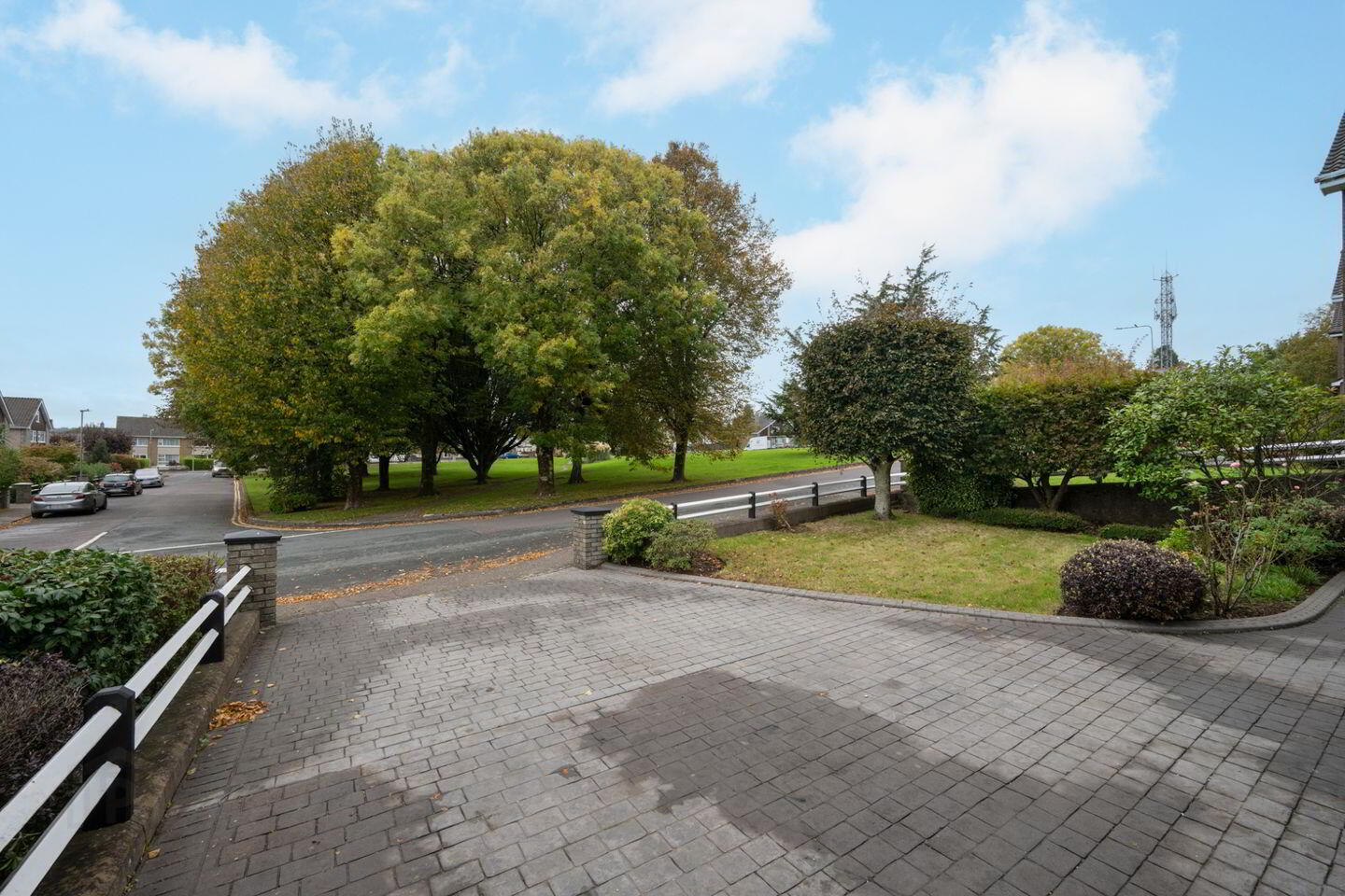 4 Bishopscourt Drive 3 of 24