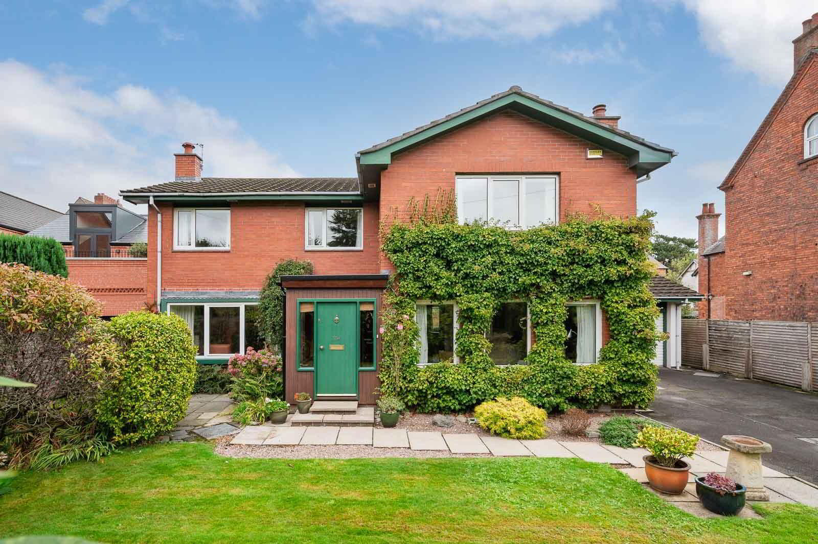 11B Knockdene Park North 2 of 36