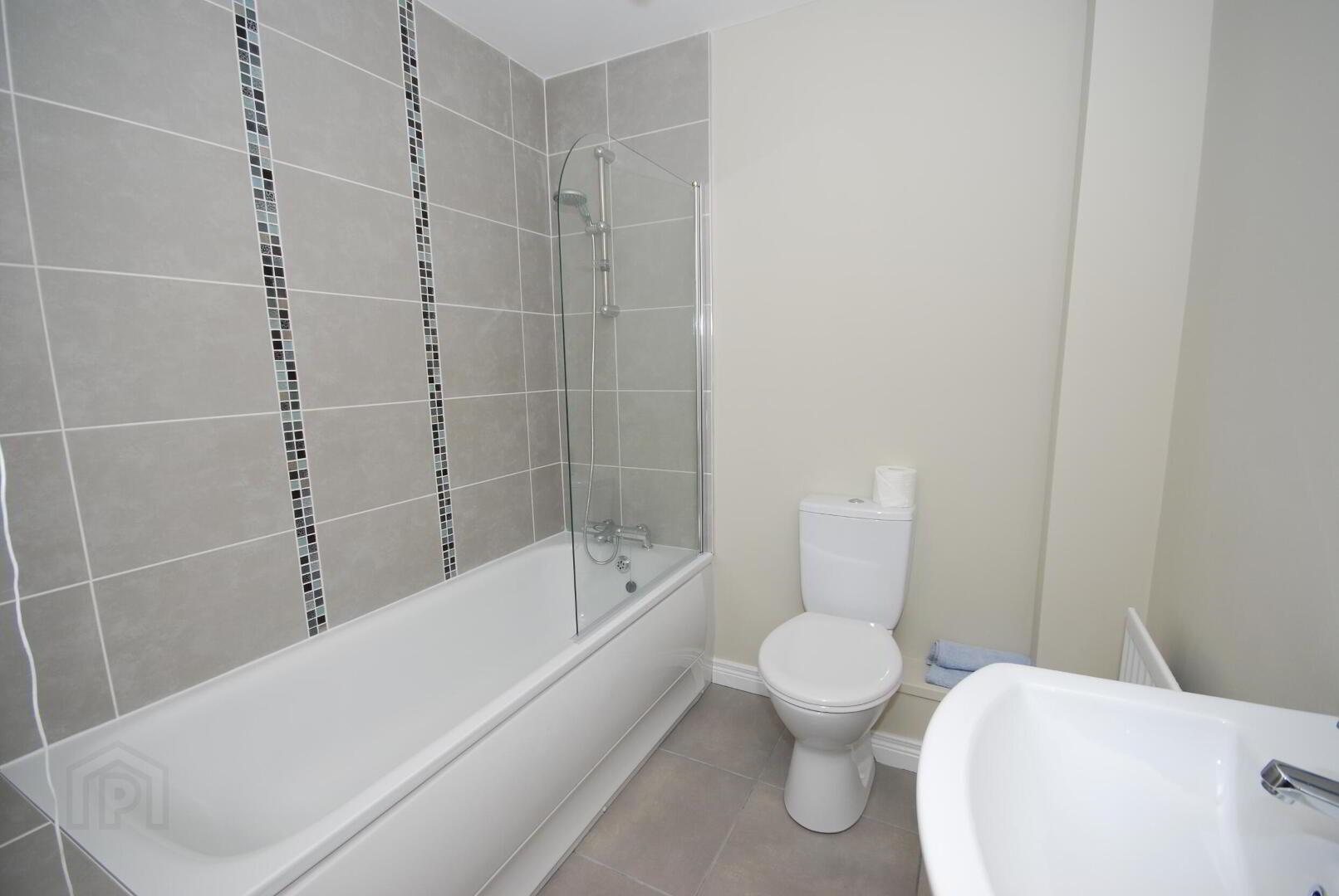 Apt 22, 187 West Circular Close 6 of 7