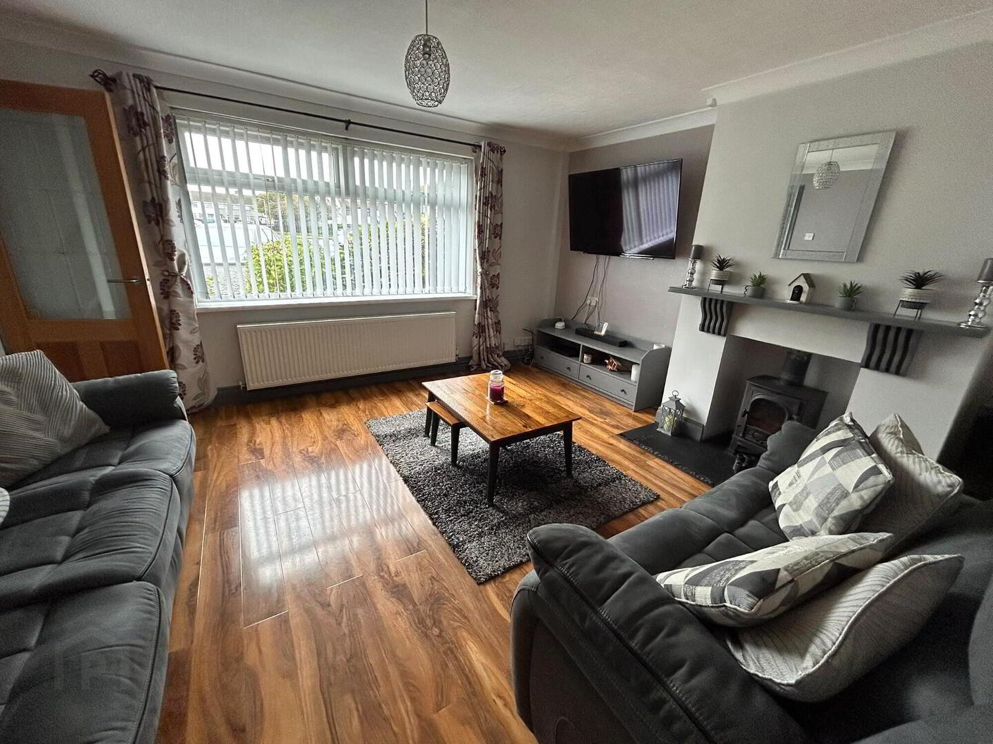 33 Meadow Close 2 of 8