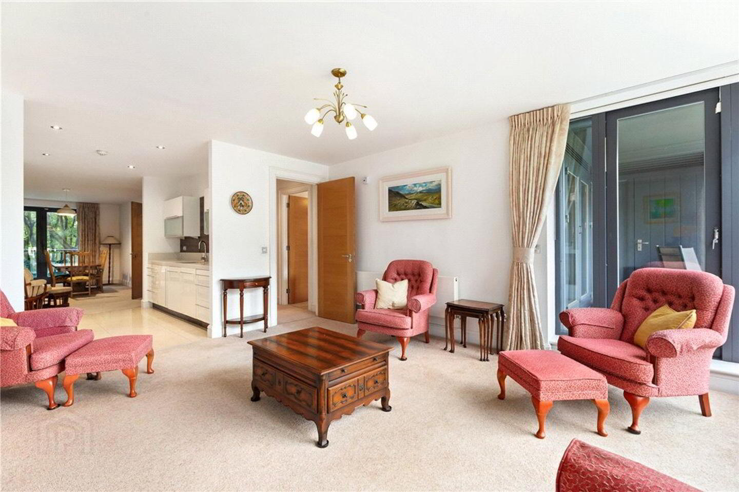 Apt 5, Traverslea Wood 3 of 14