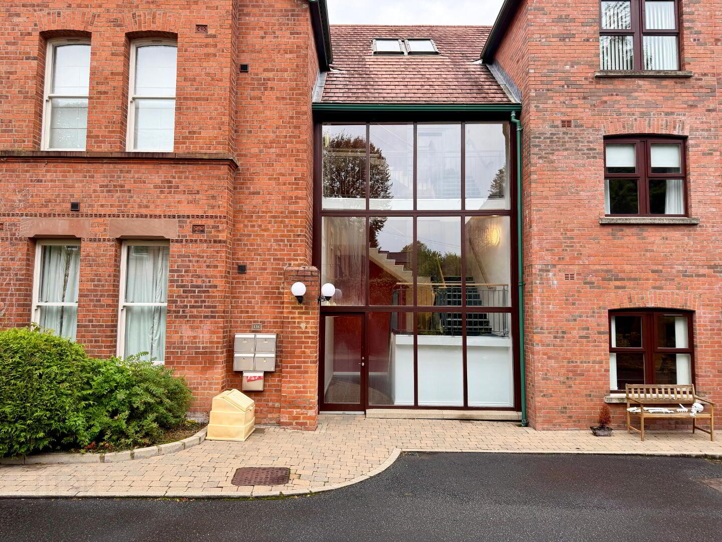 Apt E, Seaver House, 138 Malone Road 3 of 21