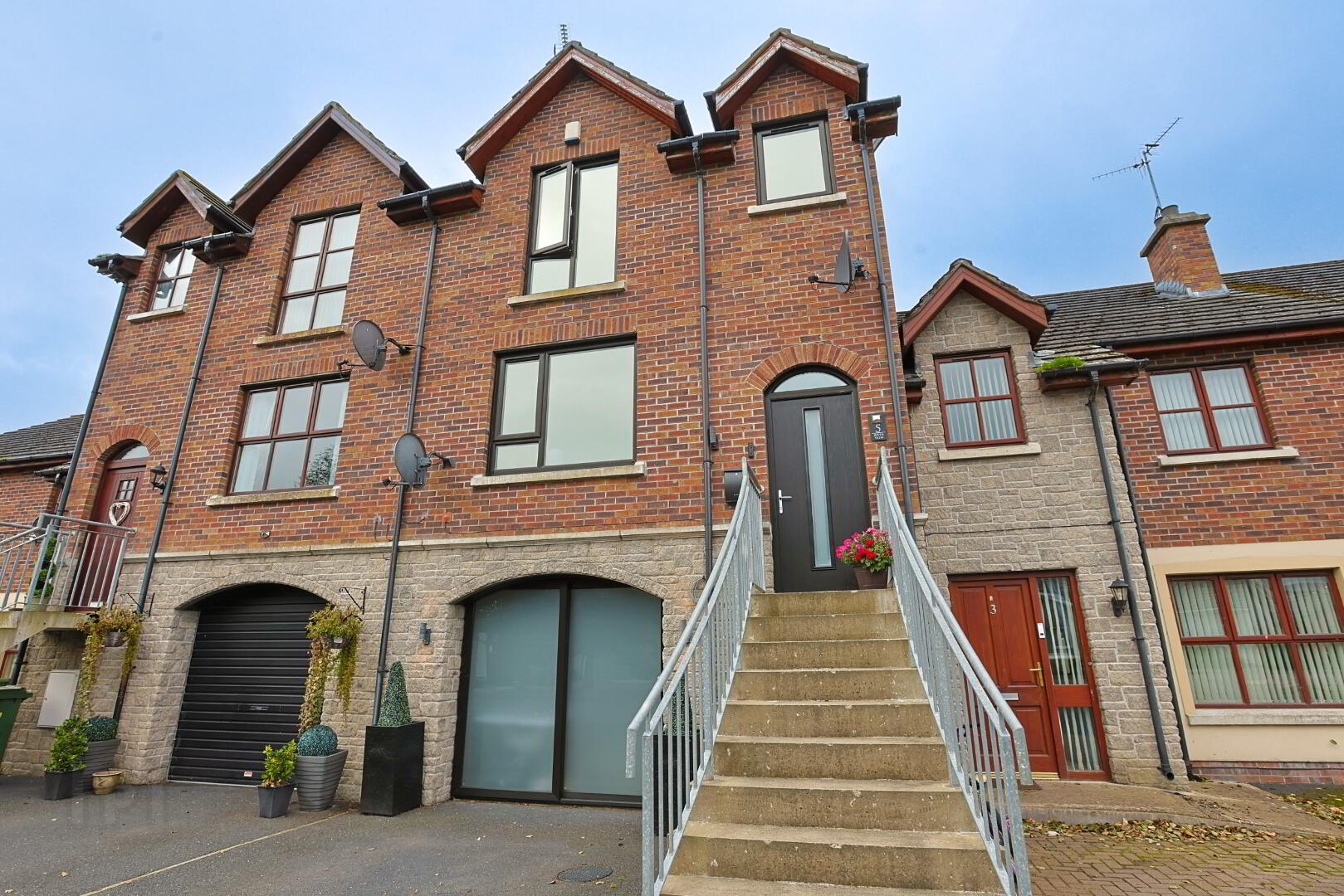 5 Glebe Hill Manor 2 of 72
