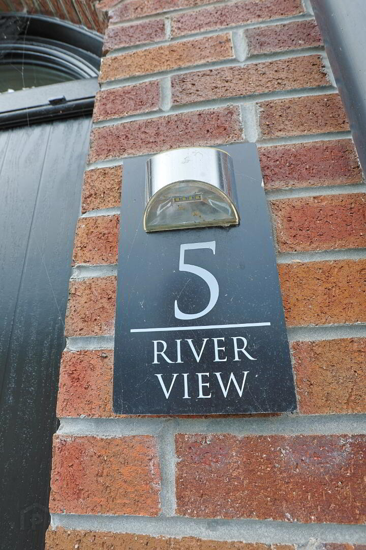 5 Glebe Hill Manor 3 of 72