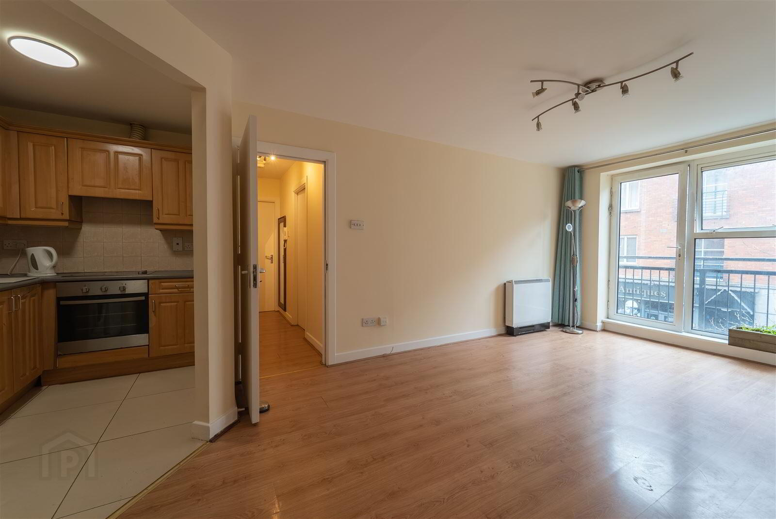 4 Earsfield Court, 79 - 87 Francis Street 2 of 16