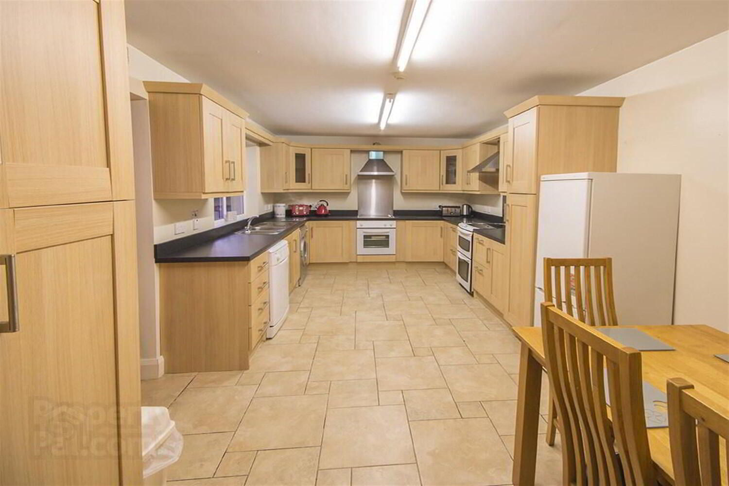 Room 5, 24 Magdala Street 8 of 9