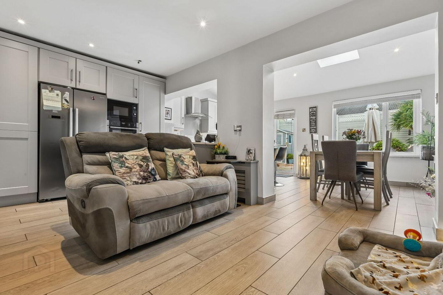 11 Berwick Way ( LARGE KITCHEN EXTENSION And ATTIC CO 2 of 35