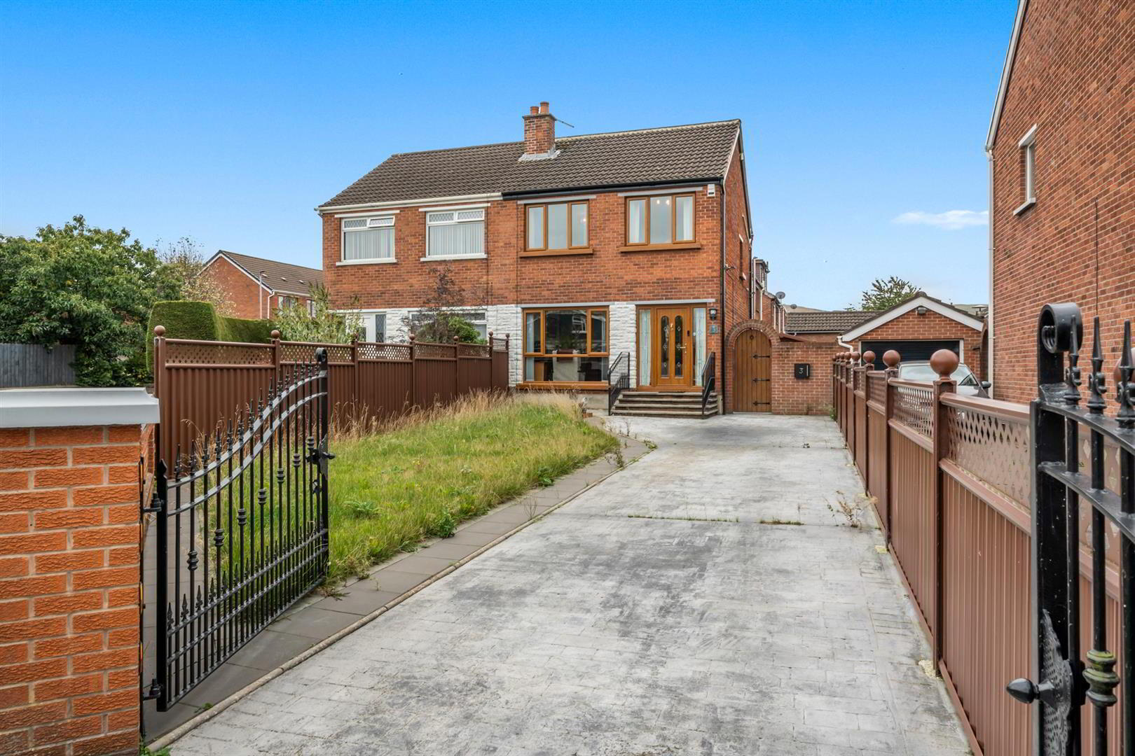 3 Sandyknowes Crescent 1 of 16