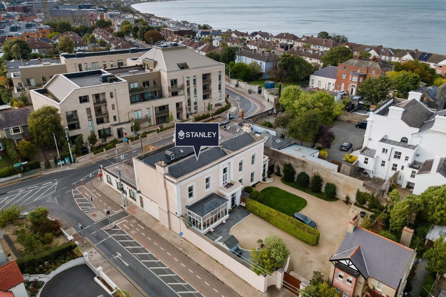 1 Seapoint Manor, 4 Seapoint Avenue 1 of 41