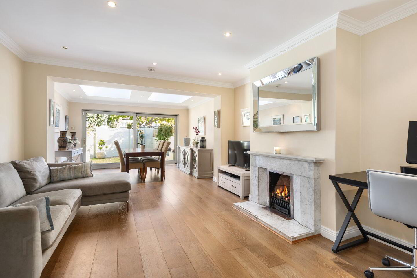5 Castle Court 2 of 13