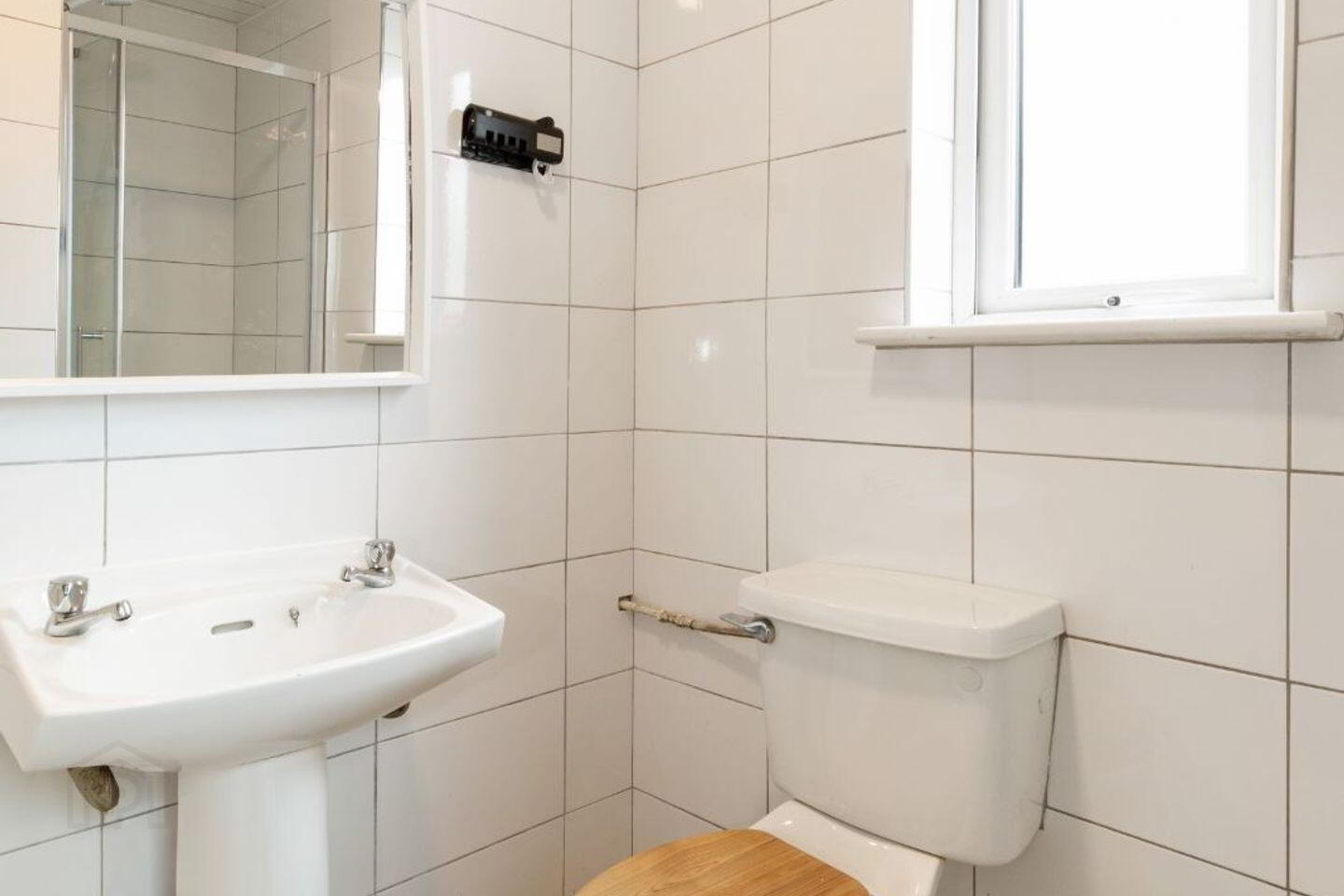 9 Millbourne Avenue 10 of 11